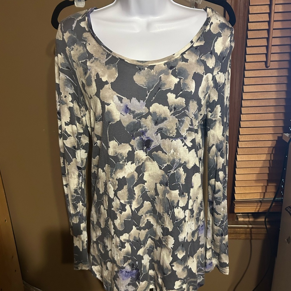 Simply Vera Vera Wang Cream and Gray Floral Blouse